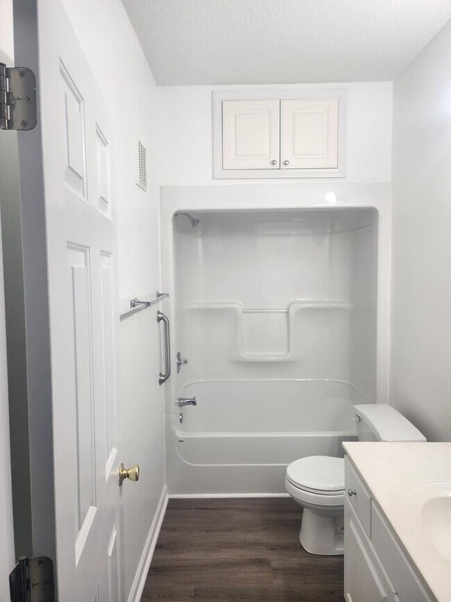 Building Photo - Wexford Condominiums - 3BR/2BA - $1550/Mo