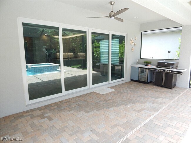 Building Photo - 11331 Jacaranda Dr