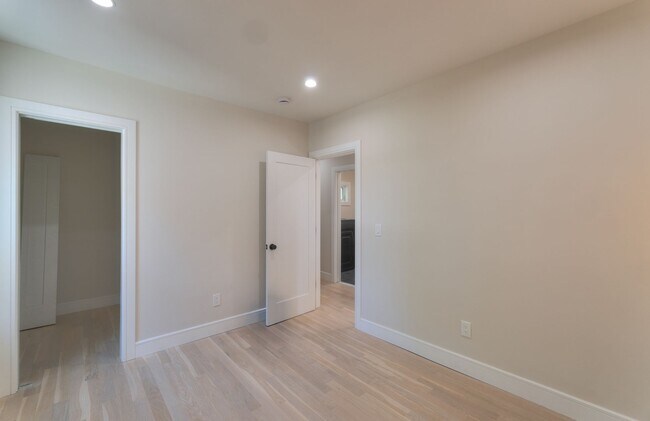 Building Photo - 123 Winchester Ave