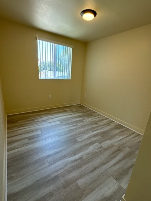 Building Photo - 151, 151 1/2, 153 E 87th Place