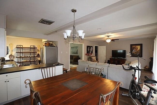 Building Photo - 955 Althea Dr