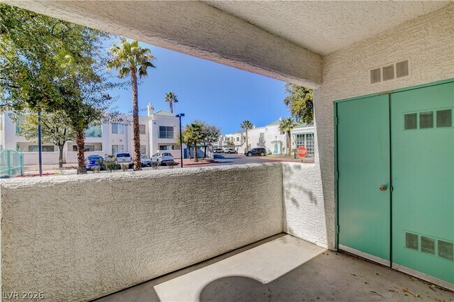 Building Photo - 7100 W Pirates Cove Rd