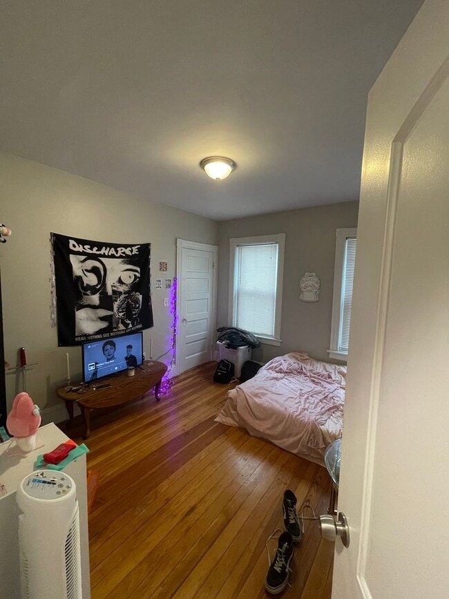 Building Photo - 644 Smith St