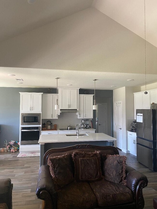 Building Photo - 120 Gardenia Dr