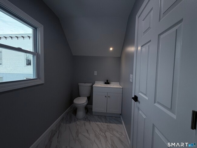 Building Photo - 228 Holly St