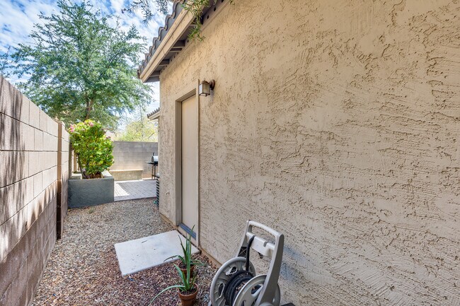 Building Photo - 11956 W Fillmore St