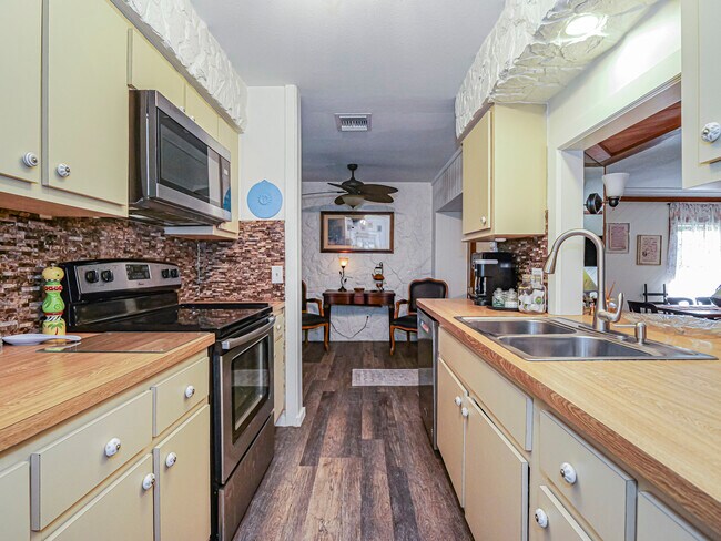 Building Photo - 174 Joy Haven Dr