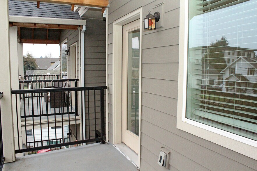 Building Photo - 1555 N Willis Blvd