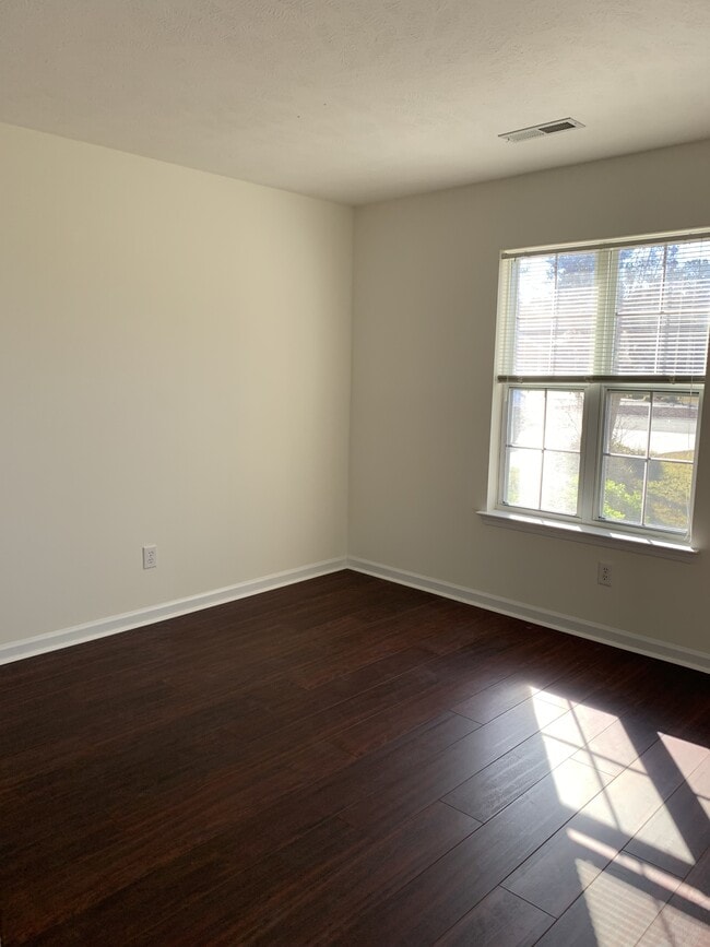 Building Photo - 576 Wildflower Trl