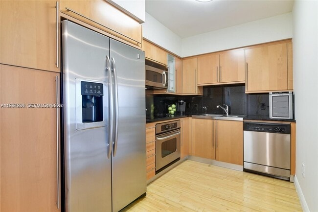 Building Photo - 6365 Collins Ave