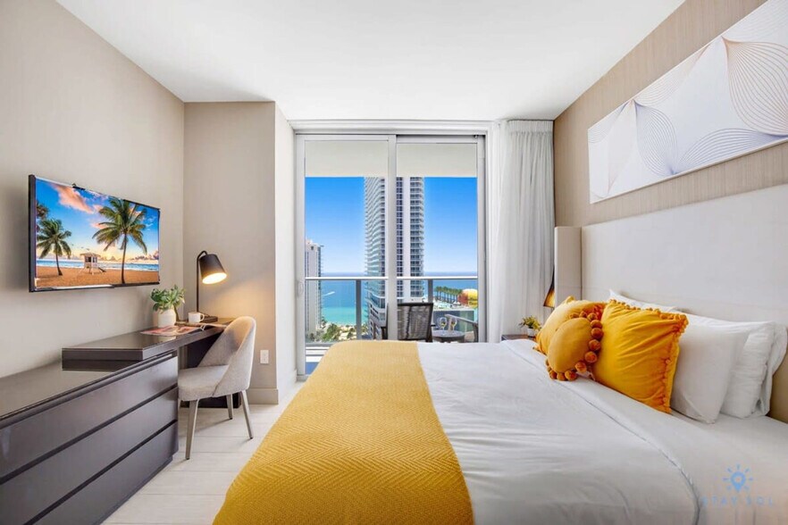 Building Photo - 4010 S Ocean Dr