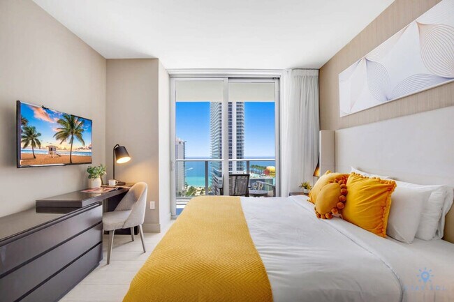 Building Photo - 4010 S Ocean Dr