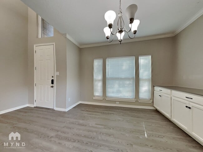 Building Photo - 104 Lake Point Ct