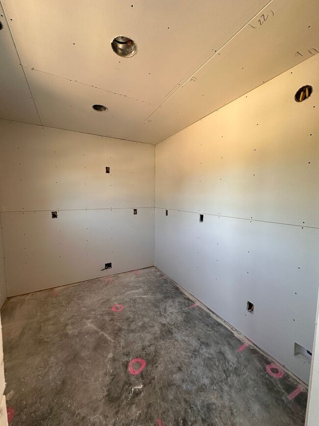 Building Photo - 4 Bed 3 Bath Brick Home