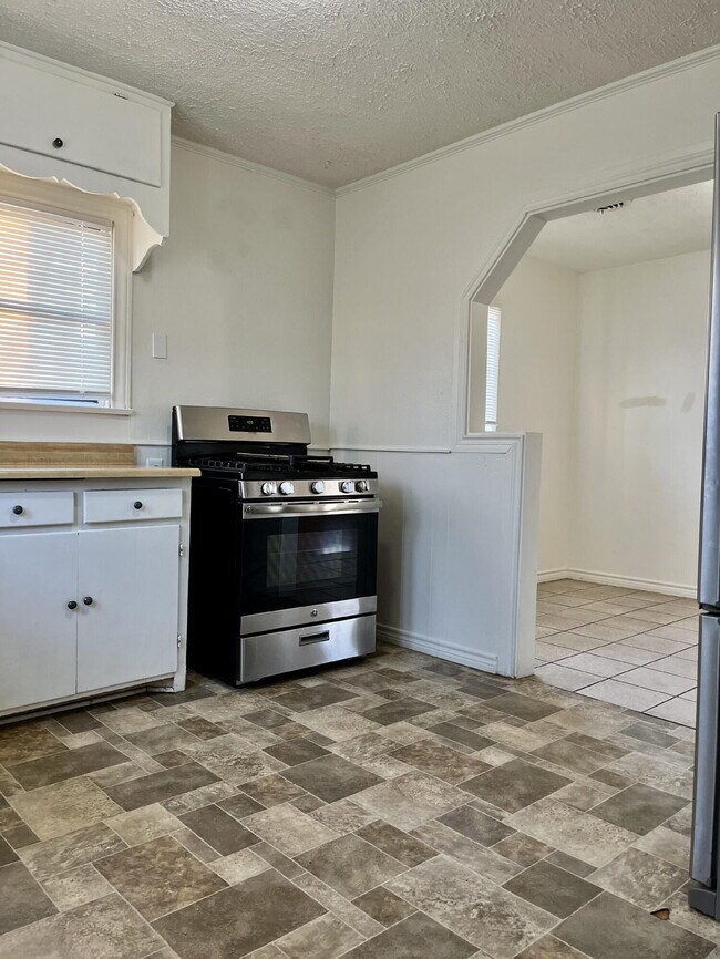 Building Photo - 2201 28th St