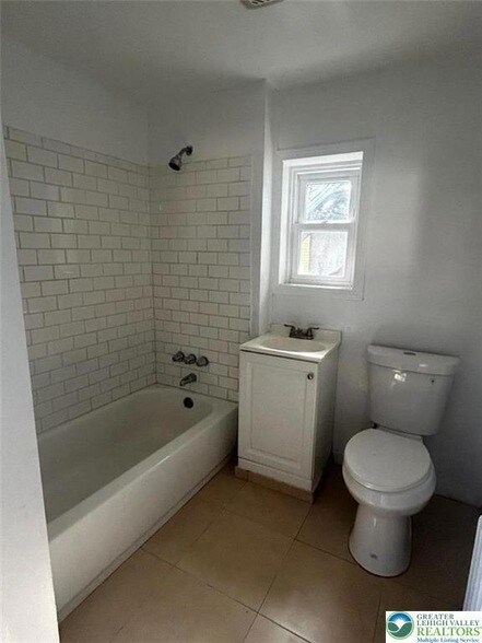 Building Photo - 431 4th Ave