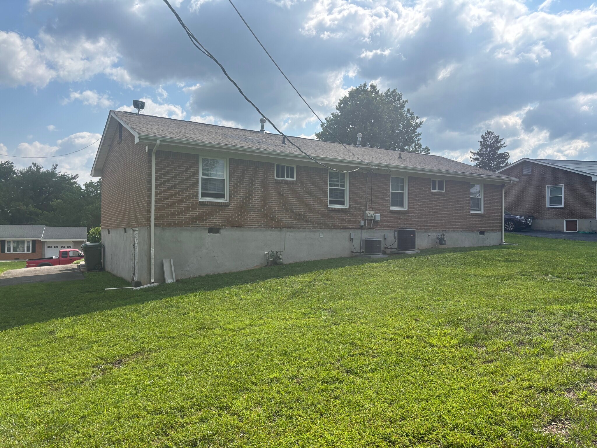 Building Photo - 720 Pyrtle Dr
