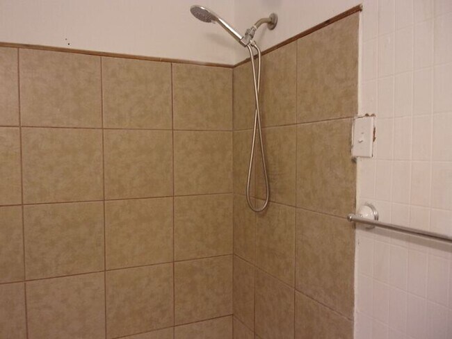Building Photo - 3 Bedroom 1 Bath Brick Ranch - Recently Updated and Painted
