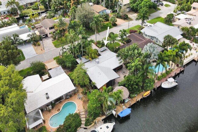 Building Photo - 1613 SW 5th Ct