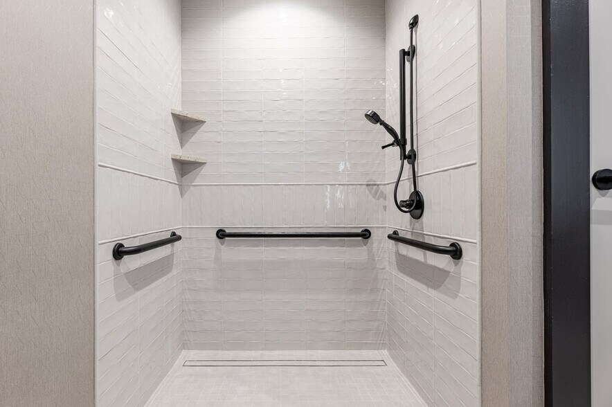 Building Photo - 1011 Canal St