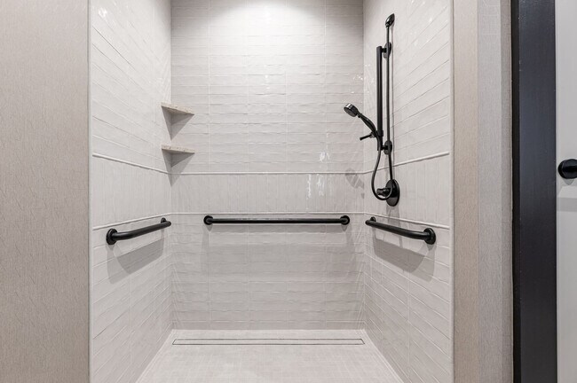 Building Photo - 1011 Canal St