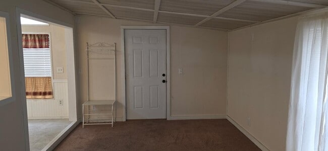 Building Photo - 163 Monarch Ln