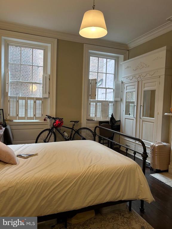 Building Photo - 277 S 4th St