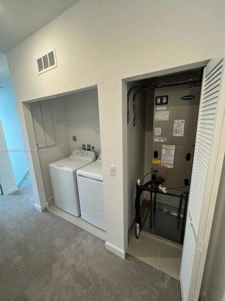 Building Photo - 212 SE Woodbark St