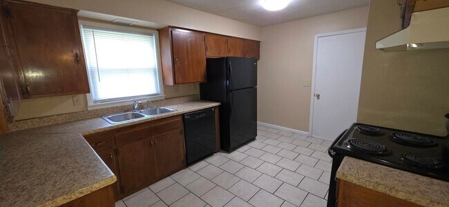 Building Photo - 3 BR 2 BA 2 Living Areas! Glendale Schools!  $1295