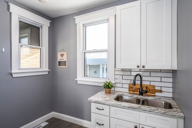 Building Photo - 422 Thornton St