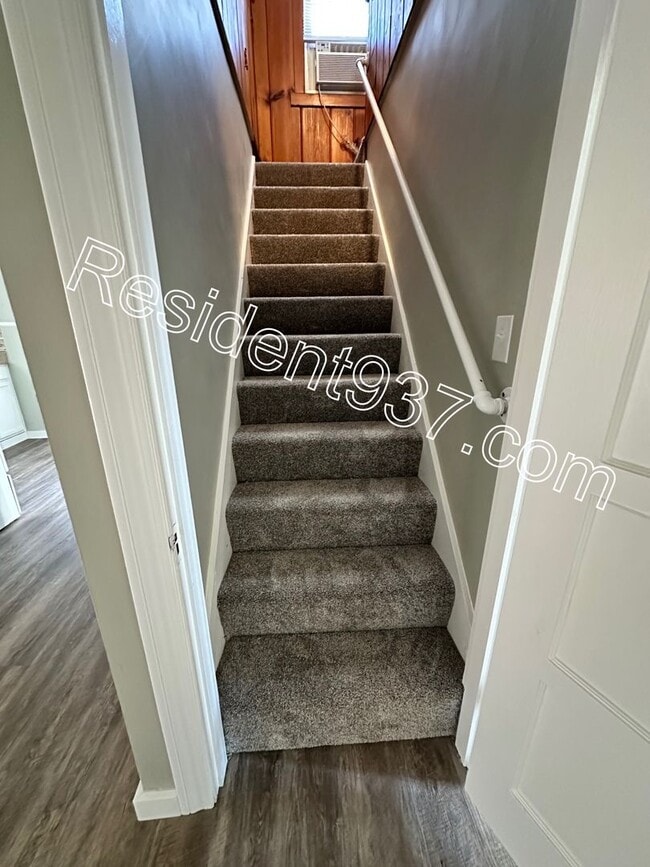 Building Photo - Updated 3 Bed 1 bath Home