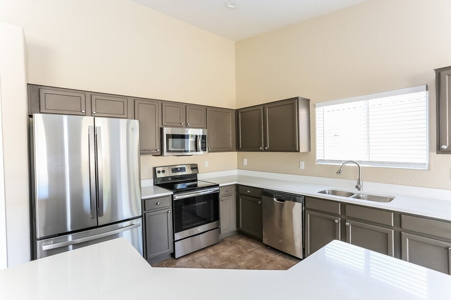 Building Photo - 15316 W Laurel Ln