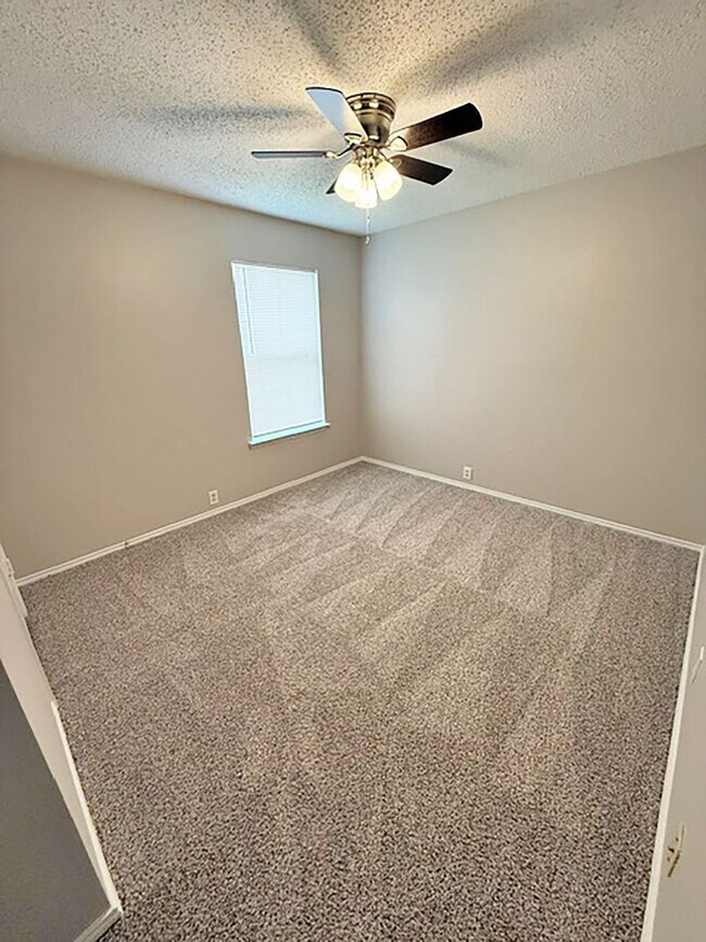 Building Photo - Great 4 Bdrm 2.5 Bath Home in Denton Tx