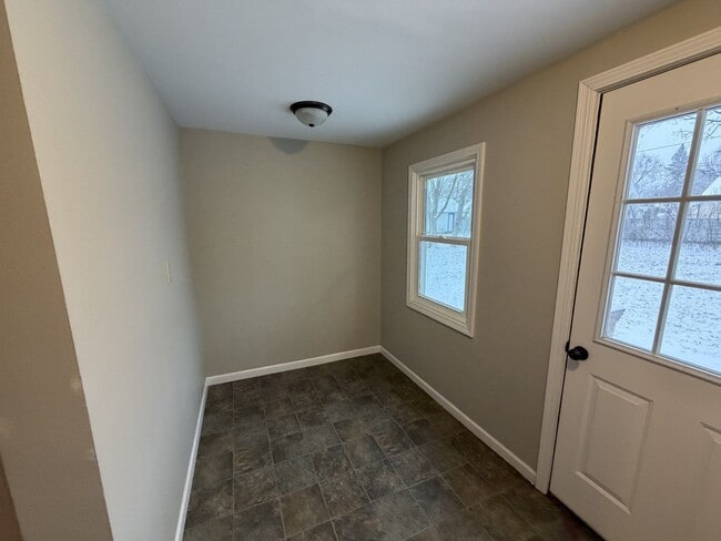 Building Photo - 323 Selma St