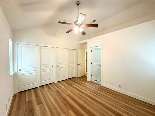 Building Photo - 1661 La Paloma Ct