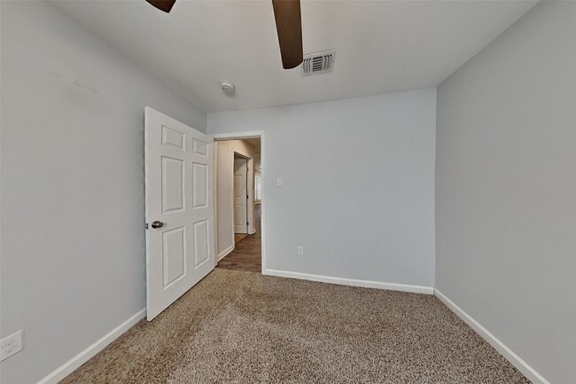 Building Photo - 4135 Lufborough Dr