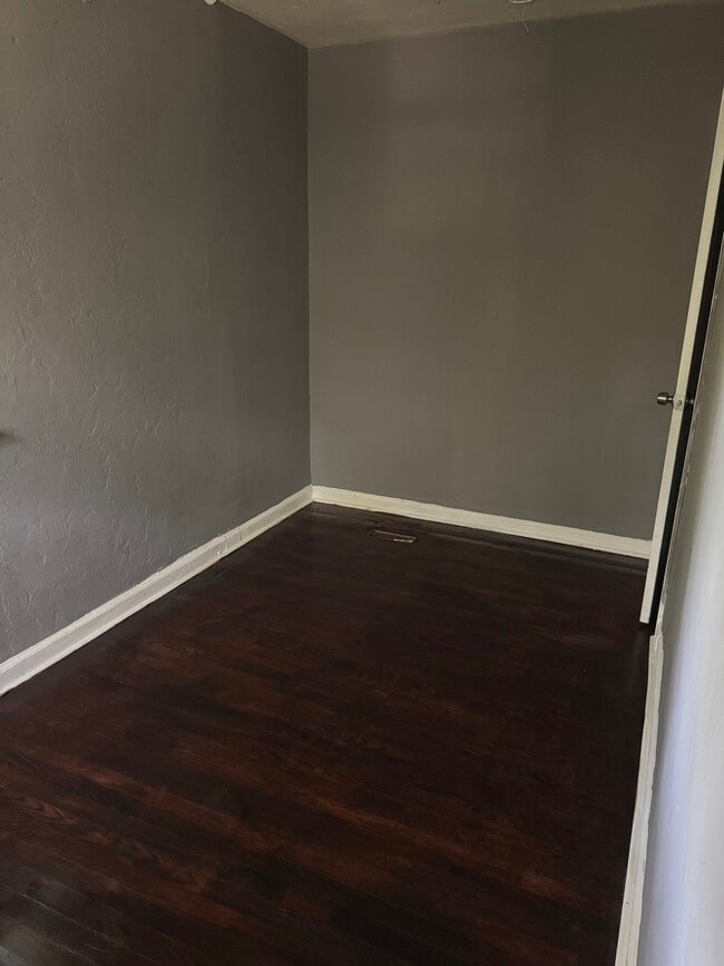 Building Photo - 1335 Yecker Ave