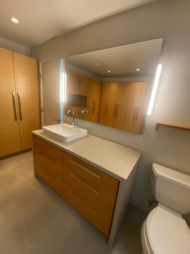 Building Photo - M340 - Miller