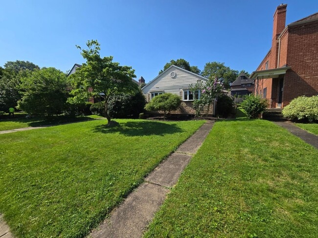 Building Photo - Stunning 4Bed 2bath House in Point Breeze!...
