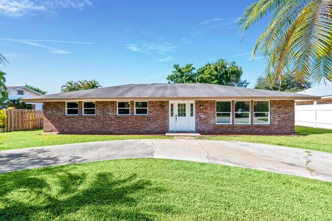 Building Photo - 534 E Del Monte Ave
