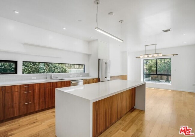 Building Photo - 3641 Greenwood Ave