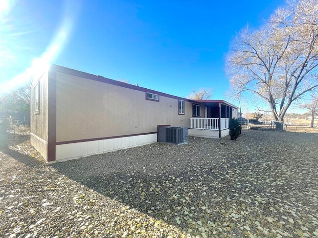 Building Photo - 3 bedroom in Chino!