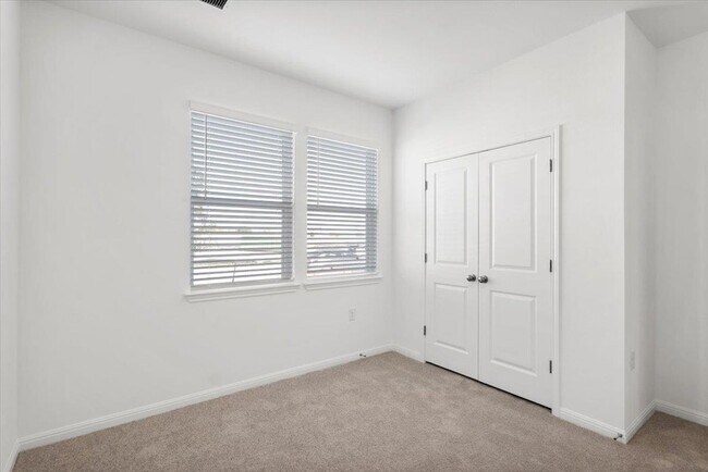 Building Photo - 1409 Alana Fls Ave