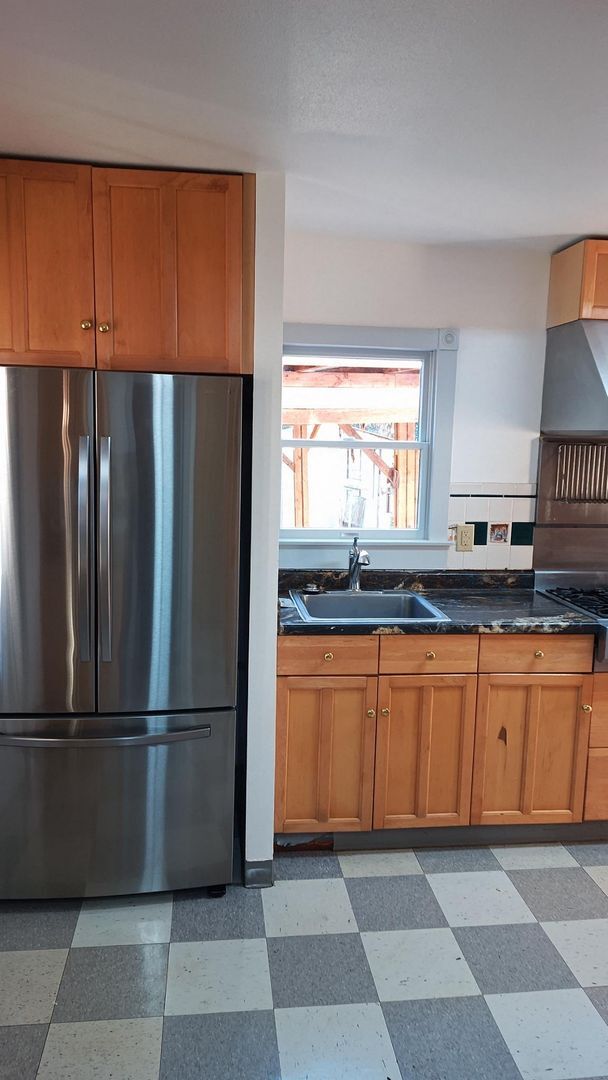 Building Photo - 6+ Bdrm Home Built 1895.  Close In.  With Pastures.