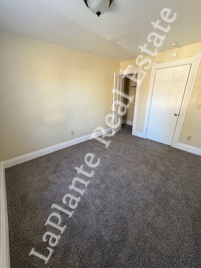 Building Photo - Spacious 4-Bed Home with Fresh Updates in Toledo’s Old South End