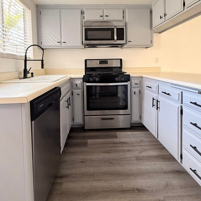 Building Photo - 403 Tava Ln