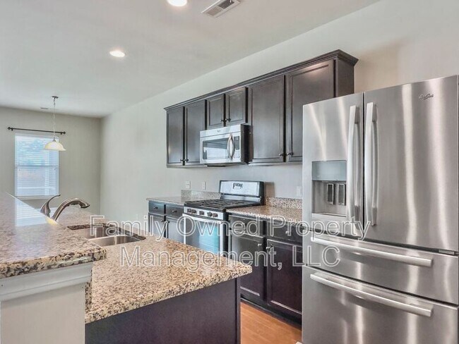 Building Photo - 1834 Chickasaw Dr