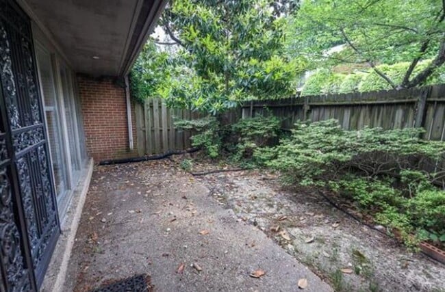 Building Photo - 3BD/2.5BA Townhouse located in Barfield Place!