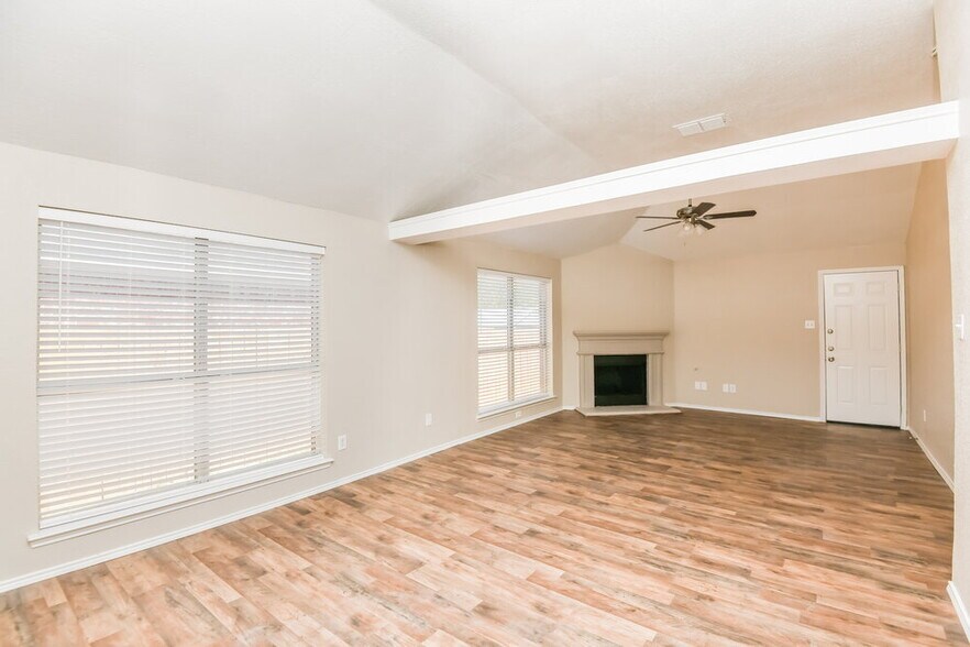Building Photo - 10217 Cypress Hills Dr
