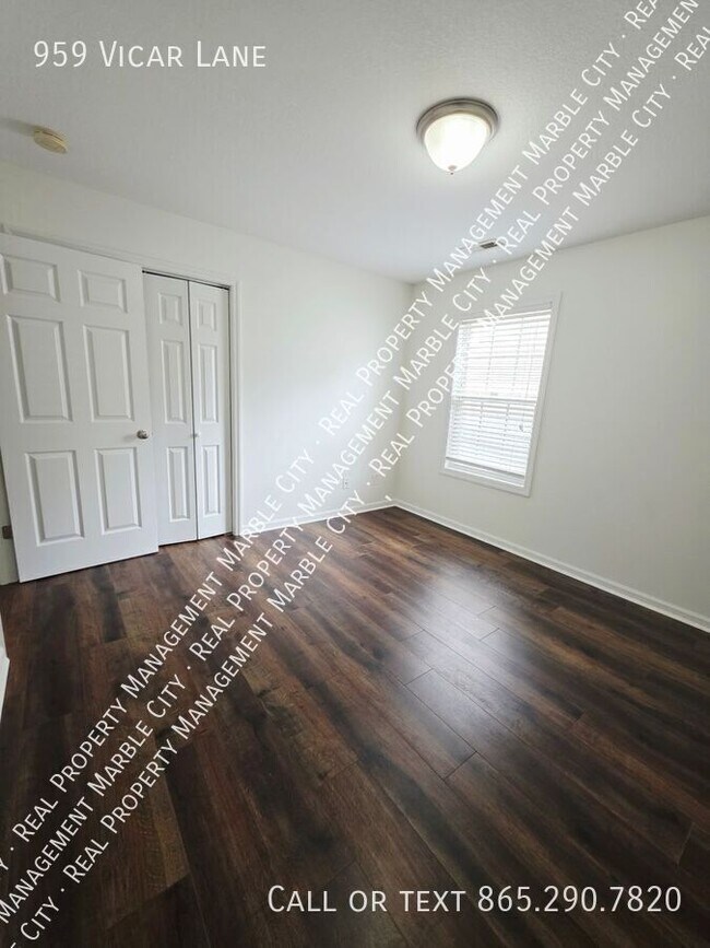 Building Photo - 959 Vicar Ln